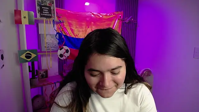Snapshot of Laurha_ chatting on 07.15.26 Laurha online show from 07.15.26