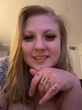 Snapshot of blonde__baby chatting on 05.18.26 blonde baby online show from 05.18.26