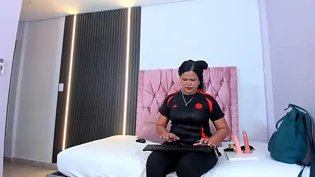 aisha moore online show from 07.07.26