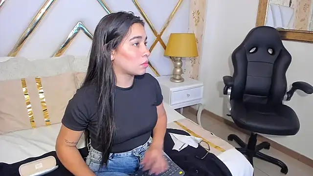 Snapshot of SussyFoxxx chatting on 05.16.26 SussyFoxxx online show from 05.16.26