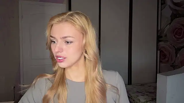Snapshot of ScarlettRosy chatting on 05.13.26 ScarlettRosy online show from 05.13.26