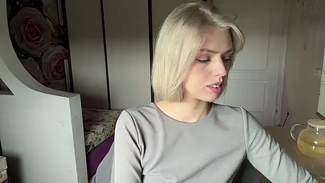 Snapshot of ScarlettRosy chatting on 06.06.26 ScarlettRosy online show from 06.06.26