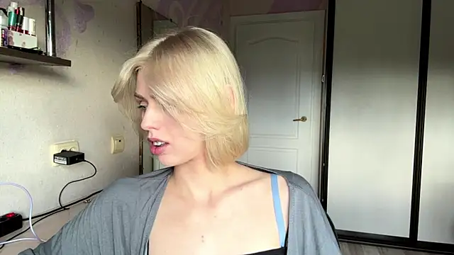 Snapshot of ScarlettRosy chatting on 06.15.26 ScarlettRosy online show from 06.15.26