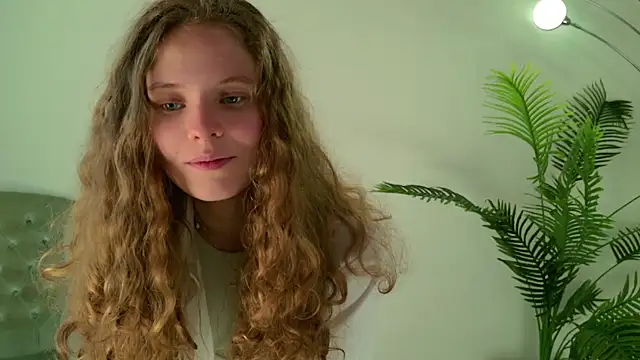 Mila Stain online show from 05.03.26
