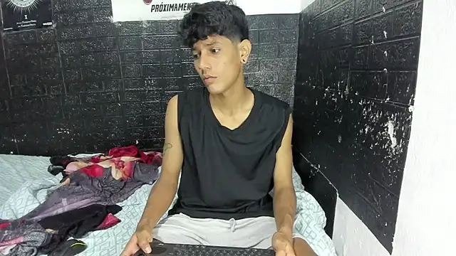Snapshot of santos_dx chatting on 05.18.26 santos dx online show from 05.18.26