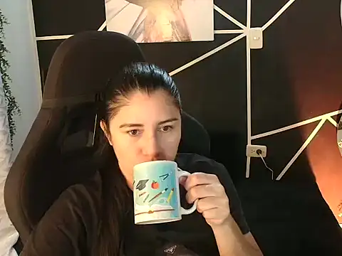 Snapshot of LUCYMILF_SEXY chatting on 05.13.26 LUCYMILF SEXY online show from 05.13.26