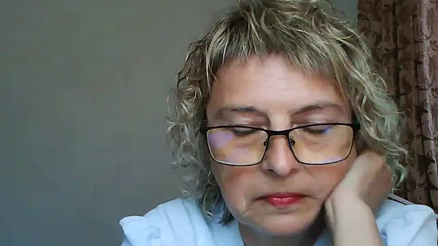 Snapshot of ElizabethGorden chatting on 06.24.26 ElizabethGorden online show from 06.24.26