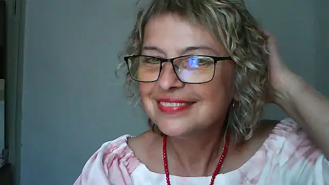 Snapshot of ElizabethGorden chatting on 06.25.26 ElizabethGorden online show from 06.25.26