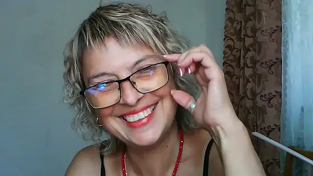 Snapshot of ElizabethGorden chatting on 07.26.26 ElizabethGorden online show from 07.26.26