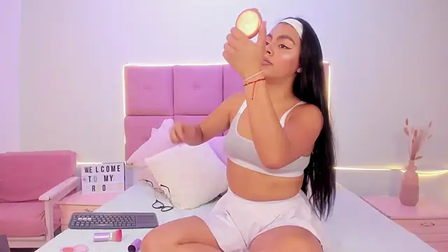 Snapshot of Hilaryportman149 chatting on 06.05.26 Hilaryportman149 online show from 06.05.26
