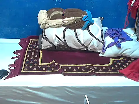 hotchilimom online show from 10.05.25