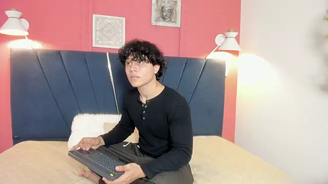 Snapshot of latin_beast4 chatting on 06.08.26 latin beast4 online show from 06.08.26