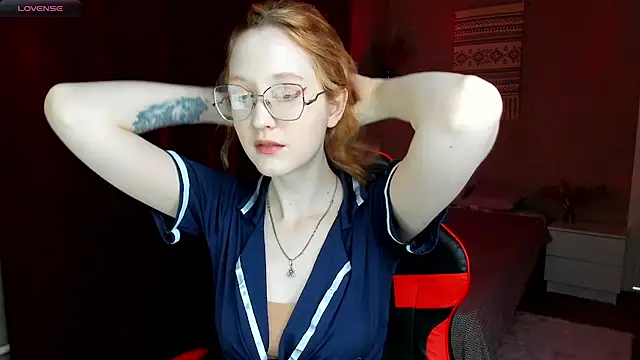 Snapshot of LunaTerry chatting on 06.04.26 LunaTerry online show from 06.04.26