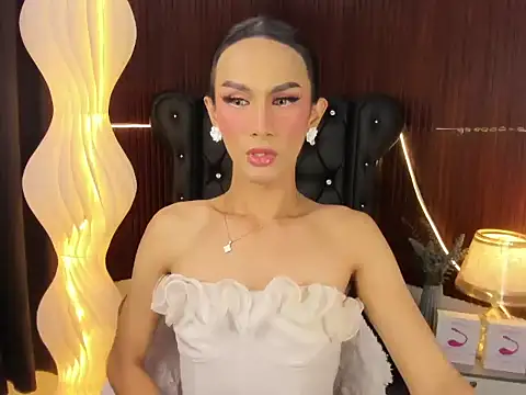 Estella Hilton online show from 06.11.26