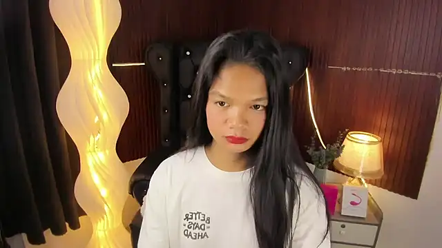 Naya Hilton online show from 05.30.26