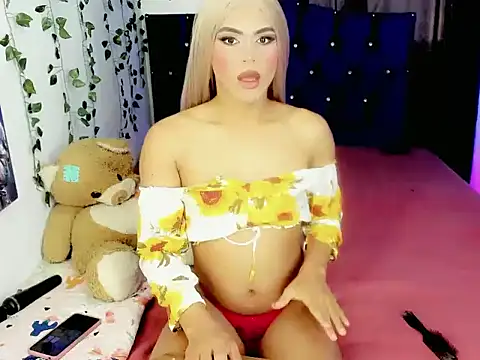 Snapshot of MalloryAlvarez chatting on 06.15.26 MalloryAlvarez online show from 06.15.26