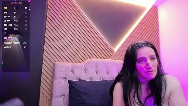 Snapshot of CloeMature chatting on 05.31.26 CloeMature online show from 05.31.26