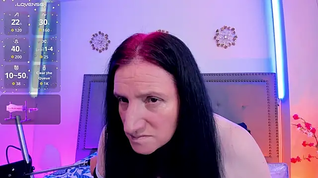 Snapshot of CloeMature chatting on 06.10.26 CloeMature online show from 06.10.26