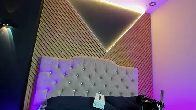Snapshot of CloeMature chatting on 06.18.26 CloeMature online show from 06.18.26