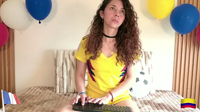 Snapshot of alissonandree chatting on 06.17.26 alissonandree online show from 06.17.26