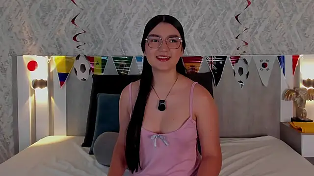 Vaalentina Lux online show from 06.22.26
