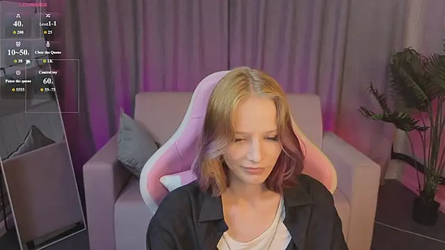 Snapshot of AliceJohansone chatting on 06.19.26 AliceJohansone online show from 06.19.26