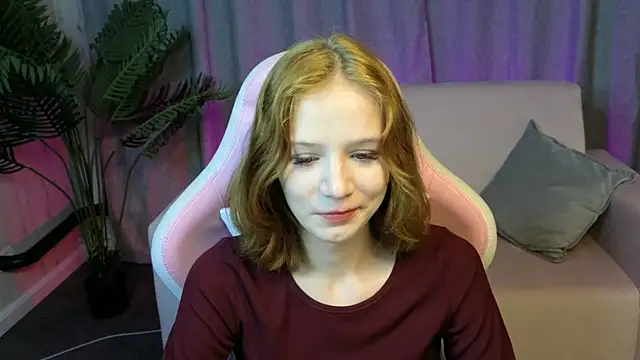 Snapshot of AliceJohansone chatting on 07.04.26 AliceJohansone online show from 07.04.26