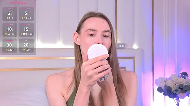 Snapshot of LillianYoung chatting on 05.27.26 LillianYoung online show from 05.27.26