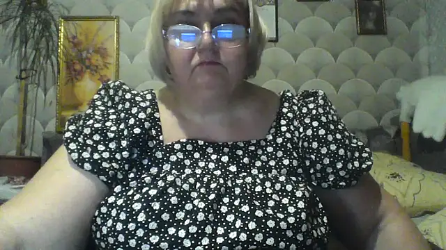 Snapshot of MarinaFarina53 chatting on 06.05.26 MarinaFarina53 online show from 06.05.26
