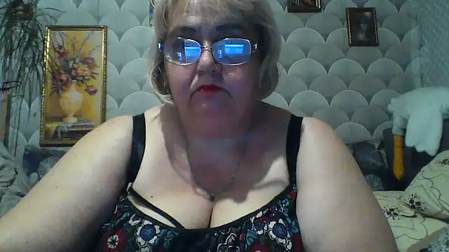 Snapshot of MarinaFarina53 chatting on 06.11.26 MarinaFarina53 online show from 06.11.26