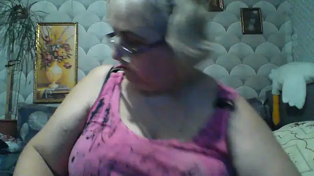 Snapshot of MarinaFarina53 chatting on 06.17.26 MarinaFarina53 online show from 06.17.26