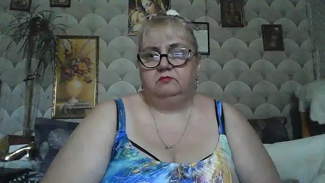 Snapshot of MarinaFarina53 chatting on 06.27.26 MarinaFarina53 online show from 06.27.26