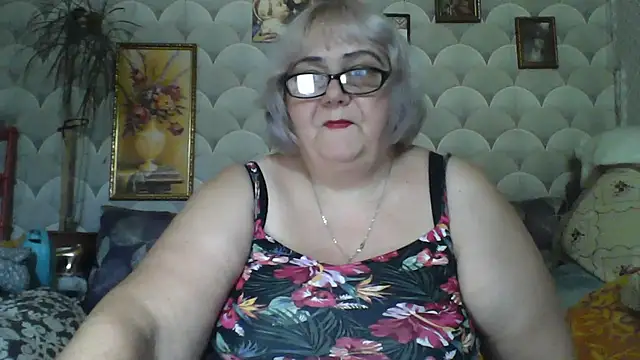 Snapshot of MarinaFarina53 chatting on 06.30.26 MarinaFarina53 online show from 06.30.26