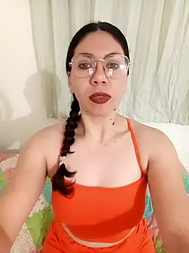 Mia essence online show from 06.05.26