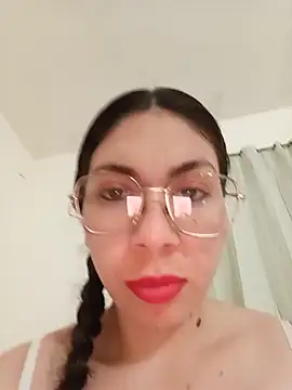 Mia essence online show from 06.18.26
