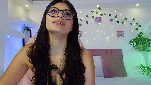 Snapshot of isabel_space chatting on 06.25.26 isabel space online show from 06.25.26