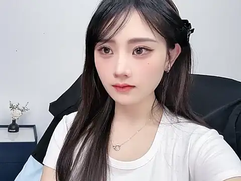  222Mia online show from 05.08.26