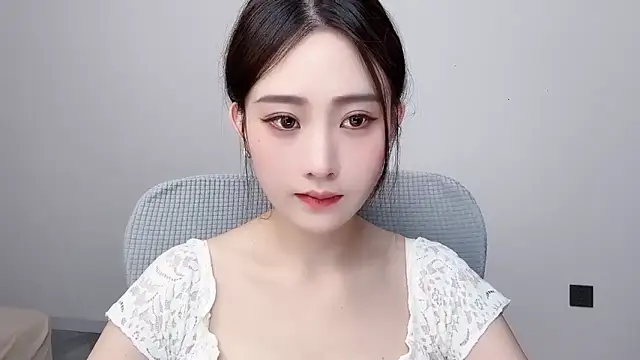  222Mia online show from 06.10.26