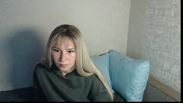 Snapshot of polly_holyy chatting on 05.23.26 polly holyy online show from 05.23.26