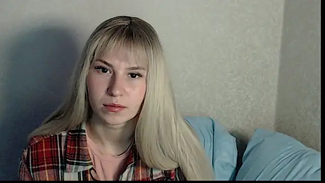 Snapshot of polly_holyy chatting on 05.24.26 polly holyy online show from 05.24.26