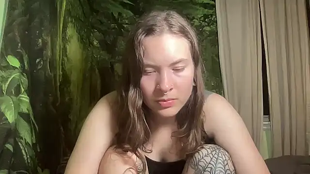 Snapshot of mo0ngoddess chatting on 10.27.25 mo0ngoddess online show from 10.27.25