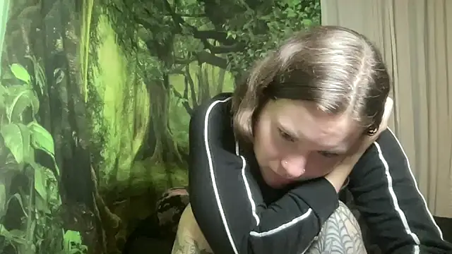 Snapshot of mo0ngoddess chatting on 10.28.25 mo0ngoddess online show from 10.28.25