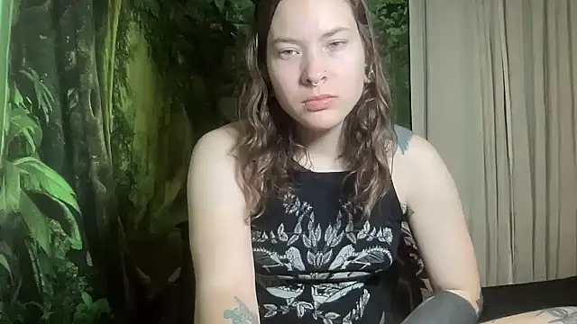 Snapshot of mo0ngoddess chatting on 10.31.25 mo0ngoddess online show from 10.31.25