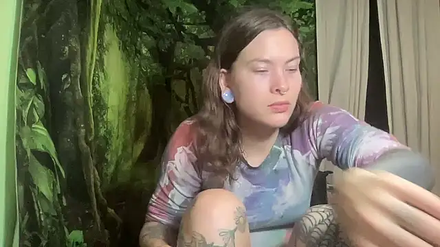 Snapshot of mo0ngoddess chatting on 11.22.25 mo0ngoddess online show from 11.22.25