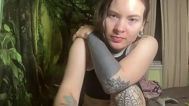 Snapshot of mo0ngoddess chatting on 11.24.25 mo0ngoddess online show from 11.24.25