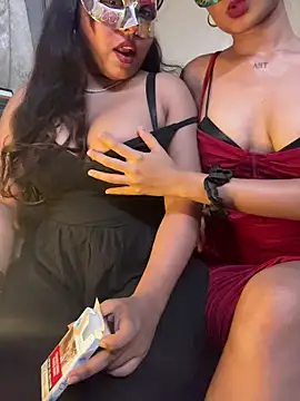 Snapshot of SlutrySiren chatting on 06.20.26 SlutrySiren online show from 06.20.26