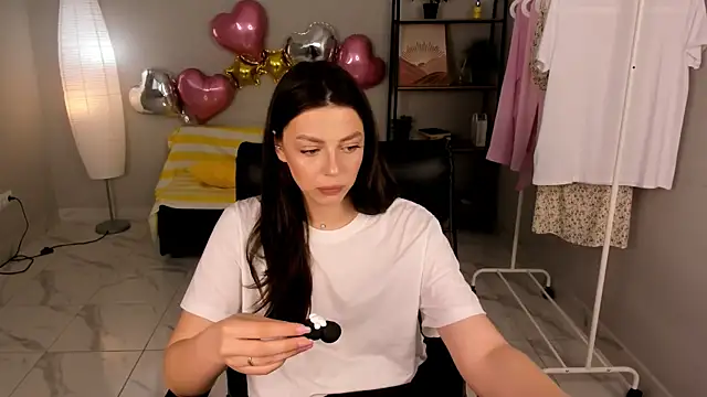 Lilian Iris online show from 05.20.26