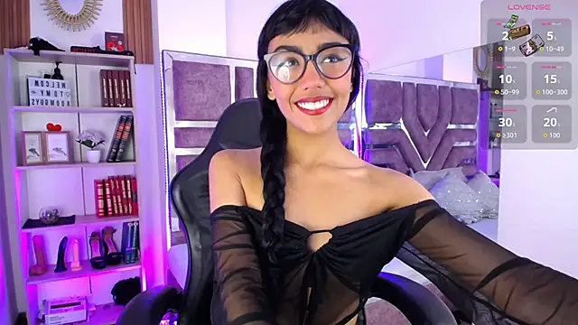 Snapshot of Violett_Gardenn chatting on 06.10.26 Violett Gardenn online show from 06.10.26