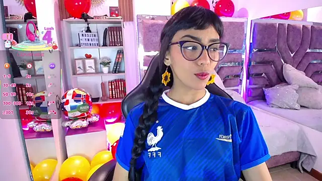 Snapshot of Violett_Gardenn chatting on 06.15.26 Violett Gardenn online show from 06.15.26