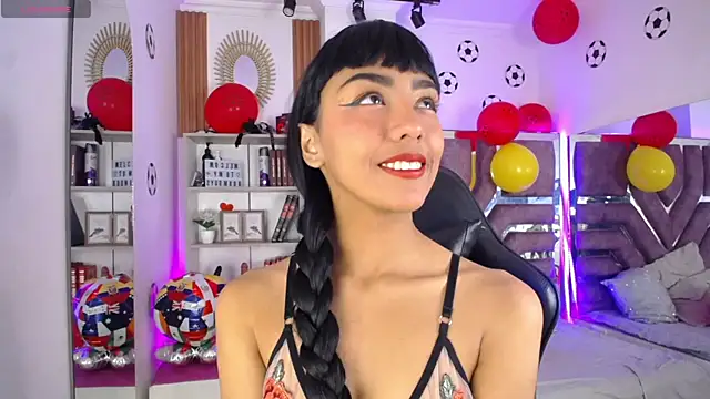 Snapshot of Violett_Gardenn chatting on 06.25.26 Violett Gardenn online show from 06.25.26
